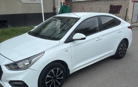 Hyundai Solaris II рестайлинг, 2018 год, 900 000 рублей, 9 фотография