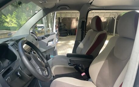 Volkswagen Transporter T5 рестайлинг, 2012 год, 2 100 000 рублей, 4 фотография