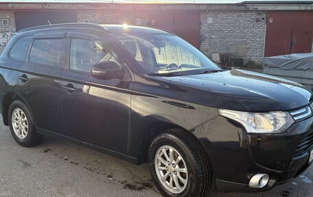 Mitsubishi Outlander III рестайлинг 3, 2013 год, 1 090 000 рублей, 12 фотография