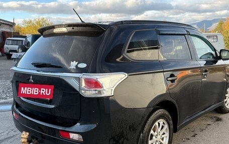 Mitsubishi Outlander III рестайлинг 3, 2013 год, 1 090 000 рублей, 10 фотография