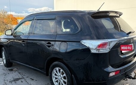 Mitsubishi Outlander III рестайлинг 3, 2013 год, 1 090 000 рублей, 8 фотография