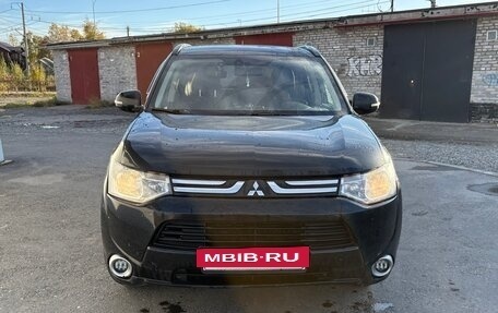 Mitsubishi Outlander III рестайлинг 3, 2013 год, 1 090 000 рублей, 6 фотография