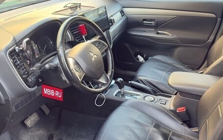 Mitsubishi Outlander III рестайлинг 3, 2013 год, 1 090 000 рублей, 4 фотография