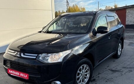 Mitsubishi Outlander III рестайлинг 3, 2013 год, 1 090 000 рублей, 13 фотография
