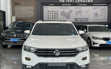 Volkswagen T-Roc I, 2022 год, 1 490 000 рублей, 2 фотография