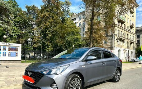 Hyundai Solaris II рестайлинг, 2021 год, 2 050 000 рублей, 2 фотография