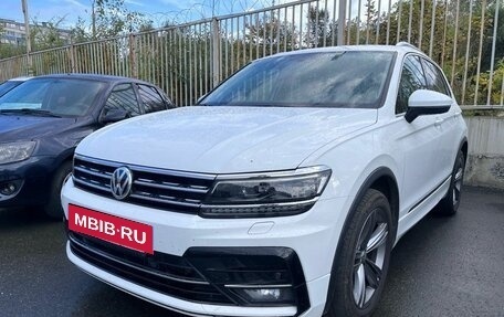 Volkswagen Tiguan II, 2018 год, 2 329 000 рублей, 2 фотография