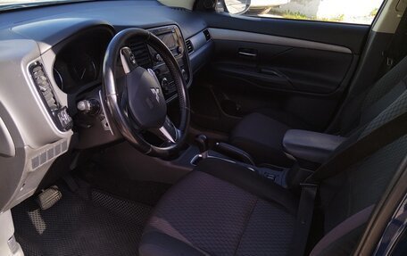 Mitsubishi Outlander III рестайлинг 3, 2013 год, 1 200 000 рублей, 9 фотография