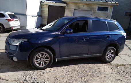 Mitsubishi Outlander III рестайлинг 3, 2013 год, 1 200 000 рублей, 4 фотография
