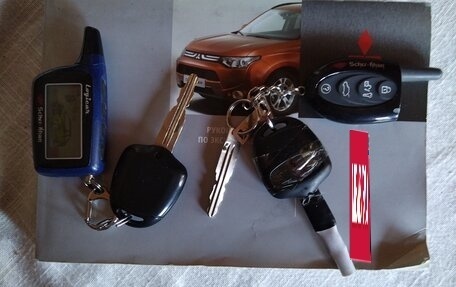 Mitsubishi Outlander III рестайлинг 3, 2013 год, 1 200 000 рублей, 5 фотография