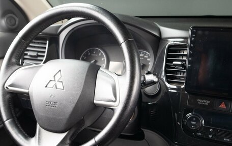 Mitsubishi Outlander III рестайлинг 3, 2014 год, 1 479 000 рублей, 10 фотография