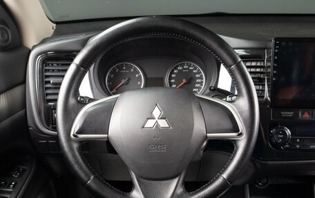 Mitsubishi Outlander III рестайлинг 3, 2014 год, 1 479 000 рублей, 9 фотография
