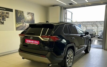 Toyota RAV4, 2021 год, 4 500 000 рублей, 4 фотография