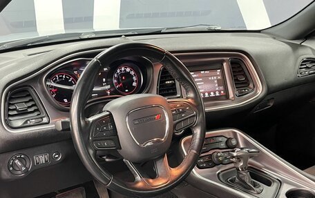 Dodge Challenger III рестайлинг 2, 2020 год, 4 499 900 рублей, 7 фотография