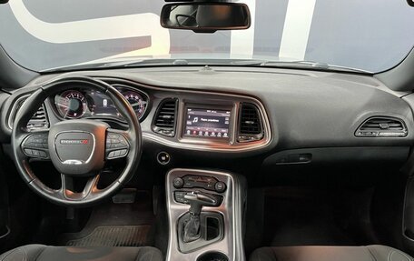 Dodge Challenger III рестайлинг 2, 2020 год, 4 499 900 рублей, 8 фотография