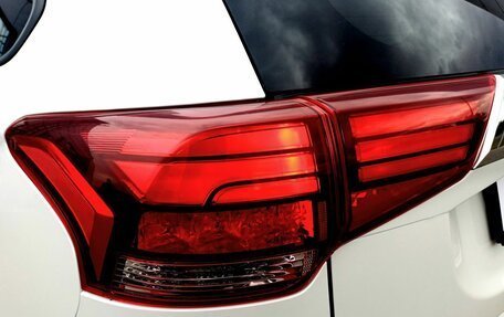 Mitsubishi Outlander III рестайлинг 3, 2018 год, 1 884 000 рублей, 8 фотография