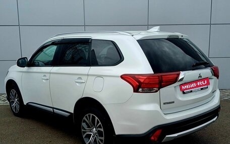 Mitsubishi Outlander III рестайлинг 3, 2018 год, 1 884 000 рублей, 7 фотография