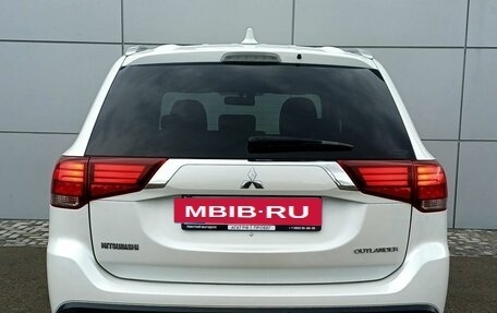 Mitsubishi Outlander III рестайлинг 3, 2018 год, 1 884 000 рублей, 6 фотография