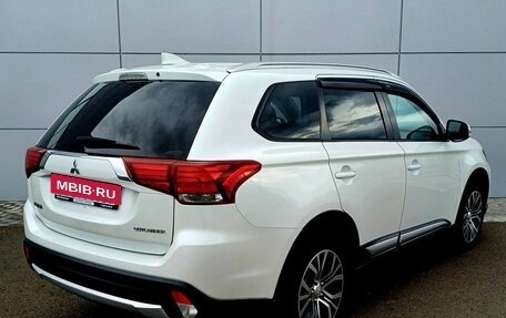 Mitsubishi Outlander III рестайлинг 3, 2018 год, 1 884 000 рублей, 5 фотография