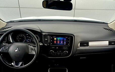 Mitsubishi Outlander III рестайлинг 3, 2018 год, 1 884 000 рублей, 17 фотография