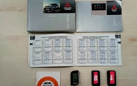 Mitsubishi Outlander III рестайлинг 3, 2018 год, 1 884 000 рублей, 24 фотография