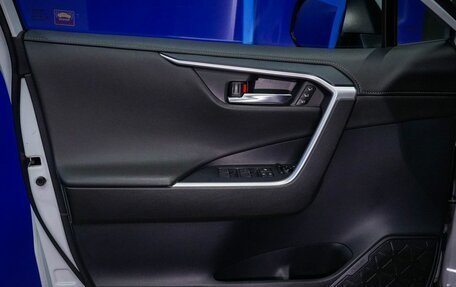 Toyota RAV4, 2020 год, 3 370 000 рублей, 15 фотография