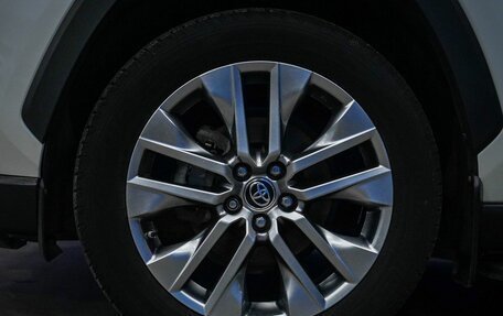 Toyota RAV4, 2020 год, 3 370 000 рублей, 10 фотография