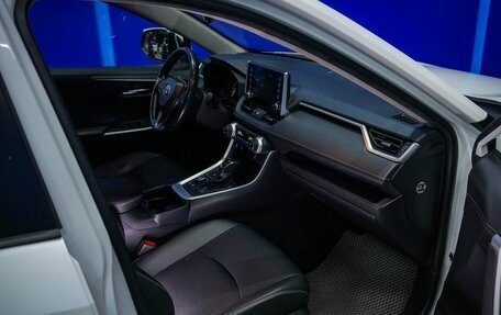 Toyota RAV4, 2020 год, 3 370 000 рублей, 13 фотография