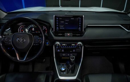 Toyota RAV4, 2020 год, 3 370 000 рублей, 12 фотография