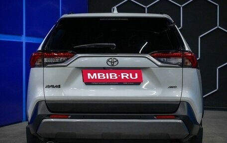 Toyota RAV4, 2020 год, 3 370 000 рублей, 8 фотография