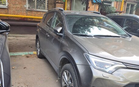 Toyota RAV4, 2017 год, 3 400 000 рублей, 2 фотография