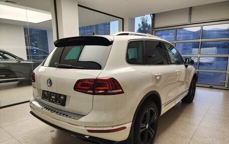 Volkswagen Touareg III, 2017 год, 3 200 000 рублей, 4 фотография