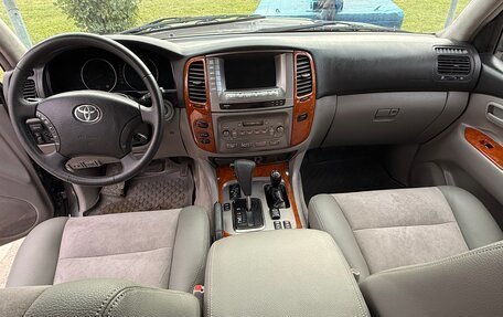 Toyota Land Cruiser 100 рестайлинг 2, 2003 год, 2 800 000 рублей, 11 фотография