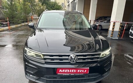 Volkswagen Tiguan II, 2019 год, 2 450 000 рублей, 1 фотография