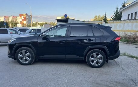Toyota RAV4, 2021 год, 3 250 000 рублей, 1 фотография