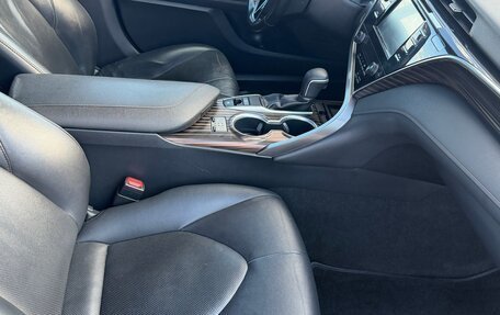 Toyota Camry, 2018 год, 2 320 000 рублей, 9 фотография