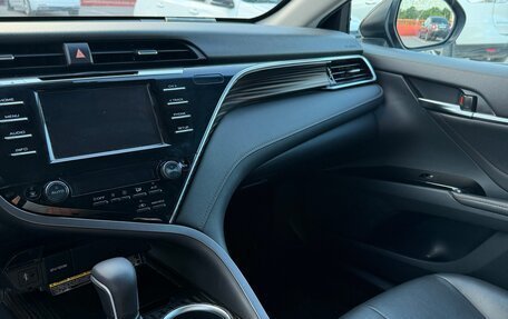 Toyota Camry, 2018 год, 2 320 000 рублей, 7 фотография