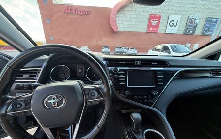 Toyota Camry, 2018 год, 2 320 000 рублей, 8 фотография