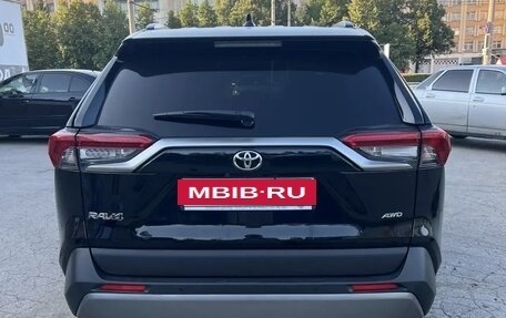 Toyota RAV4, 2021 год, 3 250 000 рублей, 5 фотография