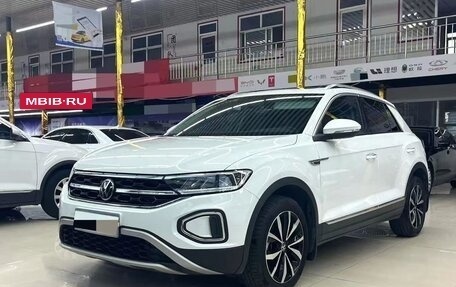 Volkswagen T-Roc I, 2023 год, 1 610 000 рублей, 1 фотография