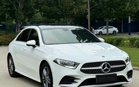 Mercedes-Benz A-Класс, 2022 год, 1 700 000 рублей, 2 фотография