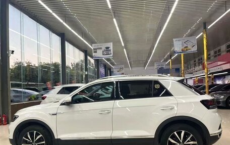 Volkswagen T-Roc I, 2023 год, 1 610 000 рублей, 4 фотография