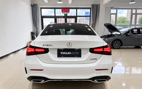 Mercedes-Benz A-Класс, 2023 год, 2 000 001 рублей, 5 фотография