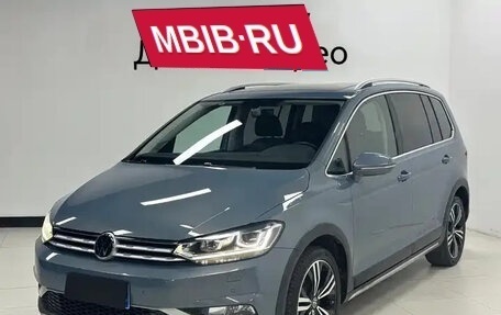 Volkswagen Touran III, 2023 год, 1 690 000 рублей, 1 фотография