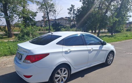 Hyundai Solaris II рестайлинг, 2013 год, 850 000 рублей, 3 фотография