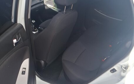 Hyundai Solaris II рестайлинг, 2013 год, 850 000 рублей, 16 фотография