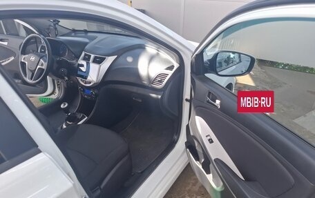 Hyundai Solaris II рестайлинг, 2013 год, 850 000 рублей, 13 фотография