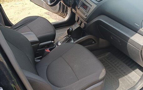 KIA Rio III рестайлинг, 2015 год, 1 000 000 рублей, 16 фотография