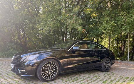 Mercedes-Benz E-Класс, 2013 год, 1 950 000 рублей, 2 фотография