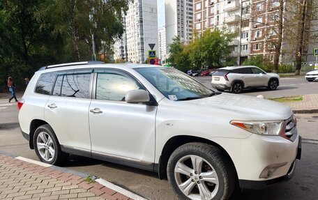 Toyota Highlander III, 2011 год, 2 100 000 рублей, 2 фотография